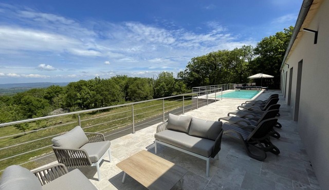 New villa with phenomenal views and beautiful pool in Autoire