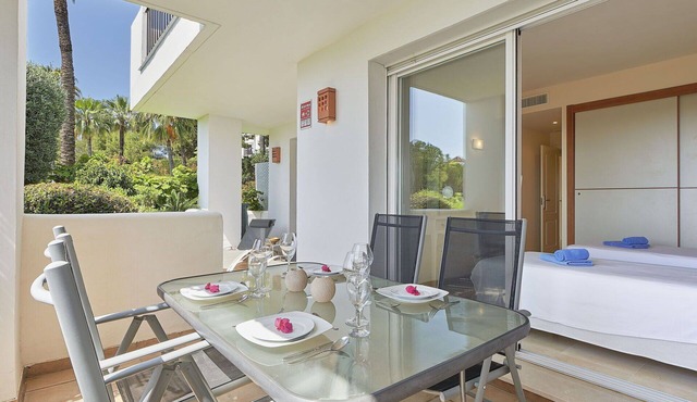 Nice apartment for 6 guests with WIFI, A/C, pool, TV, terrace and pets allowed