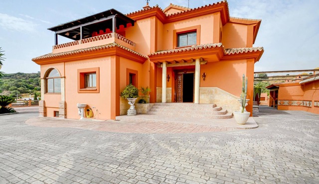 Nice home in Estepona