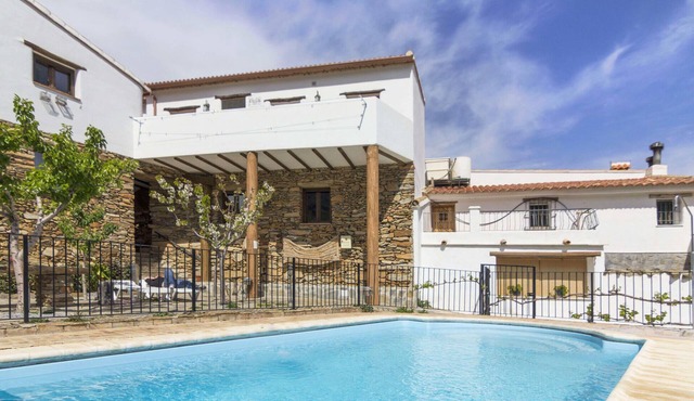 Nice home in Laroya with swimming pool
