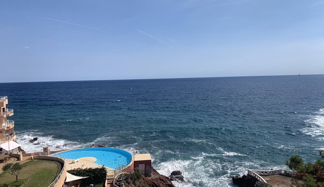 Nice place with sea and swimming pool in Saint-Raphaël