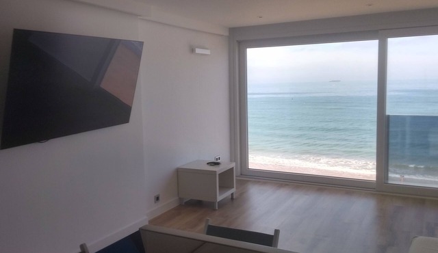 On the beachfront, infinite sea views, on the sand, WiFi
