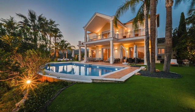 Panoramic Sea Views Luxury 5-Bed Villa with Heated Pool & Gym in Marbella
