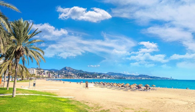 PEDREGALEJO Beach & City Premium