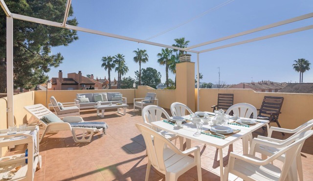 Penthouse in Islantilla with Shared Pool, Wi-Fi, and Air Conditioning
