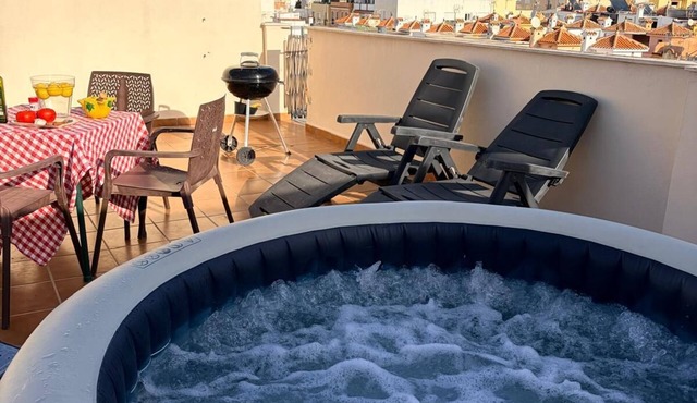 Penthouse with large terraces and private jacuzzi overlooking the mountain of Mijas