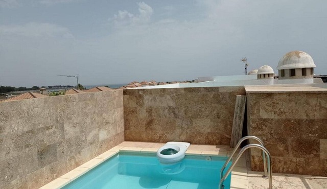 Penthouse with private pool, on the beach, WIFI
