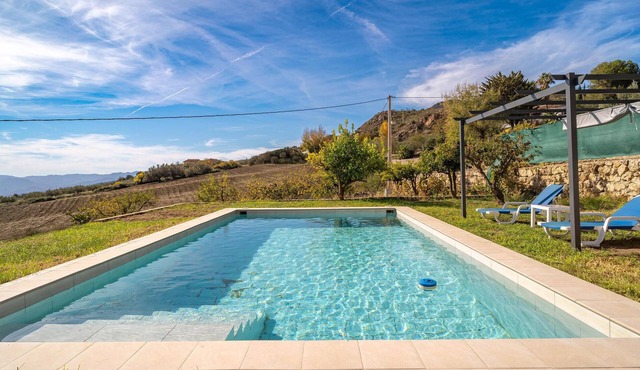 Pet friendly home in Periana