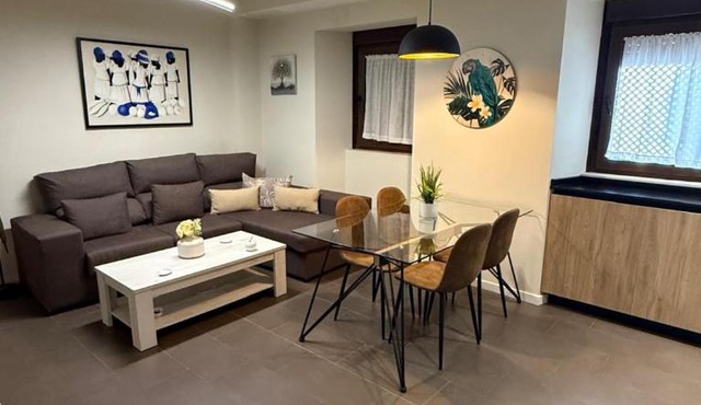 Pilar8 - Bonito y céntrico apartamento con parking y Piscina