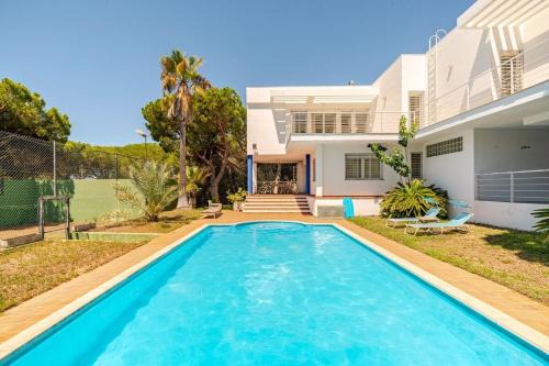 Piscina y pádel privados junto a Doñana