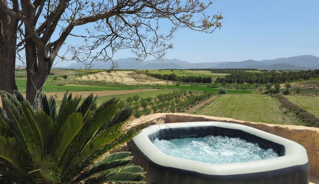 Private cave house with mountain views and a spa in rural Granada