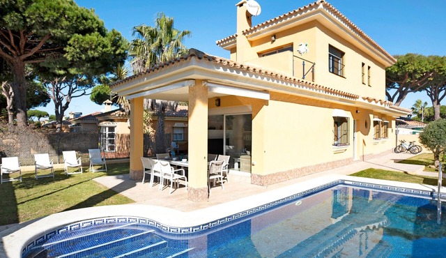 Private Villa with Pool in Chiclana de la Frontera