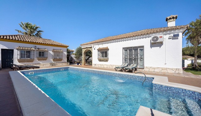 Private Villa with Pool in Chiclana de la Frontera
