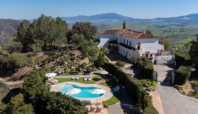 Private Hilltop Villa for 20 Guests · 9BR · Pool & Panoramic Views