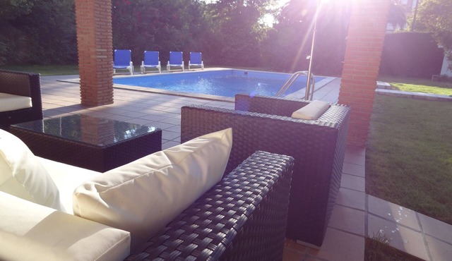 Private luxury villa with large garden and pool, enjoy with your family - WIFI