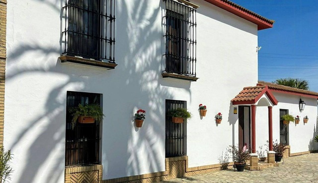 Private retreat with pool near Seville
