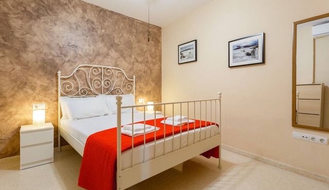 Puerta San FELIX free parking by Cadiz4Rentals
