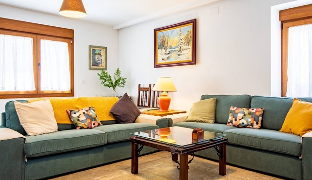 Quercus Country House with Mountain Views, Wi-Fi, and Air Conditioning