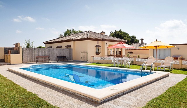 Quiet Home "Camino del Pozo La Boyal" near City Centre with Pool, Terrace & Lawn