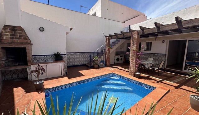 R1399, Casa Nina Pariles, Maro