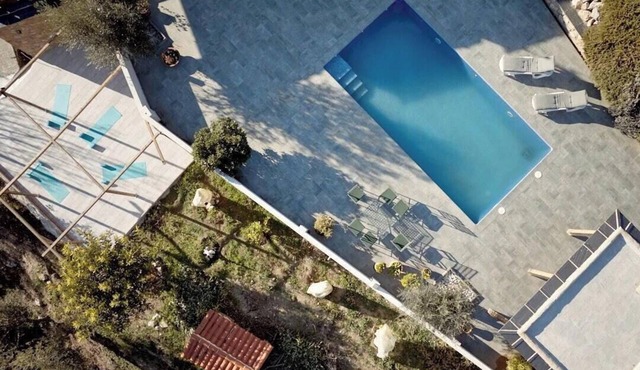 Retreat with pool and yoga near Granada