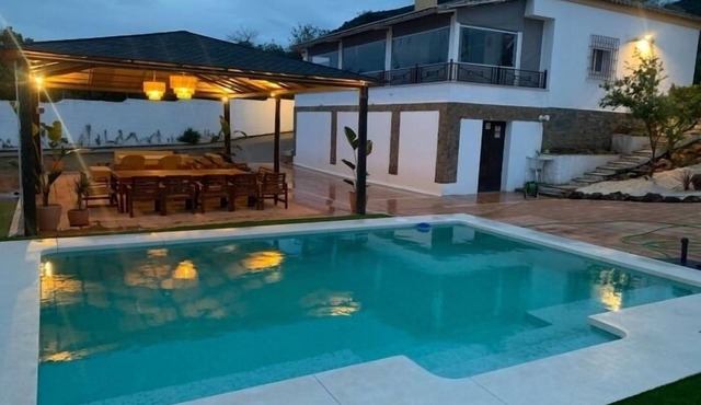 Rincón del Brillante · Chalet · 5 Bedrooms · 12 Beds · 4 Bathrooms