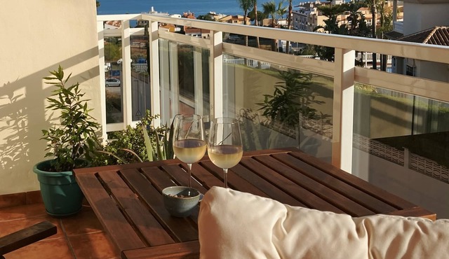 Rooftop with sea views, pool & parking