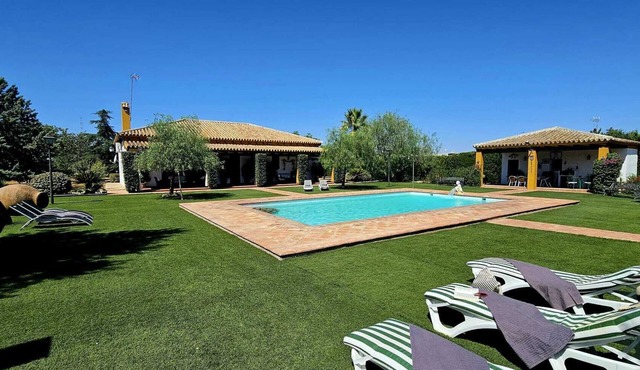 Rural Holiday Home 'Azahares De Marchena' with Pool, Wi-Fi and Air Conditioning