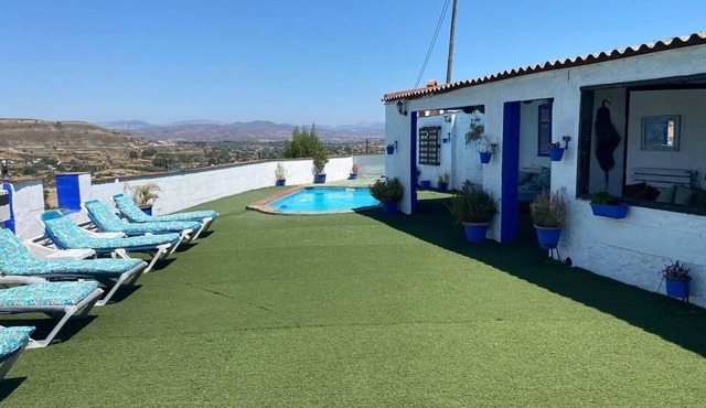 Rural House Los Erales with Mountain Views, Pool and Wi-Fi