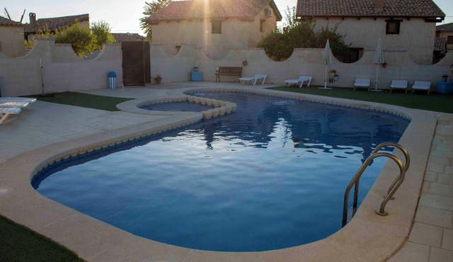 Rural House in Lagunas de Ruidera - Sancho- Swimming pool-Barbecue-Jacuzzi -Pets
