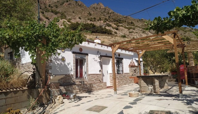 Rural house, near the Alpujarra of Granada, with fireplace, pool, barbecue