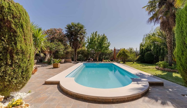 Rural house with pool, garden and BBQ