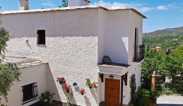 Schönes Haus in Anlage mit Schwimmbad by Interhome