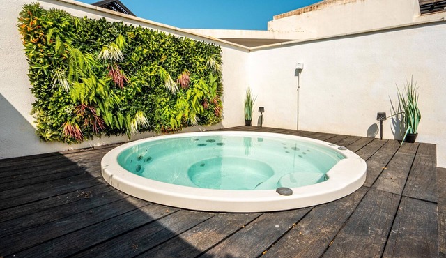 Seafront penthouse with private jacuzzi - 2 guests