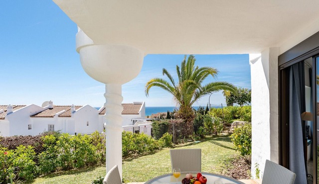 Seaview/3BED/Sauna/Pool/Parking REF033