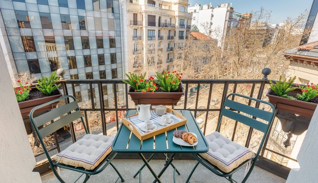 SERRANO IV - Two Bedroom Apartment, Sleeps 4 in Madrid