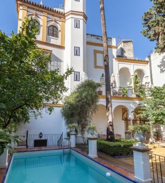 SevilleBnB Group- Villa Elvira, exclusive Pool and Gardens in the heart of Sevilla