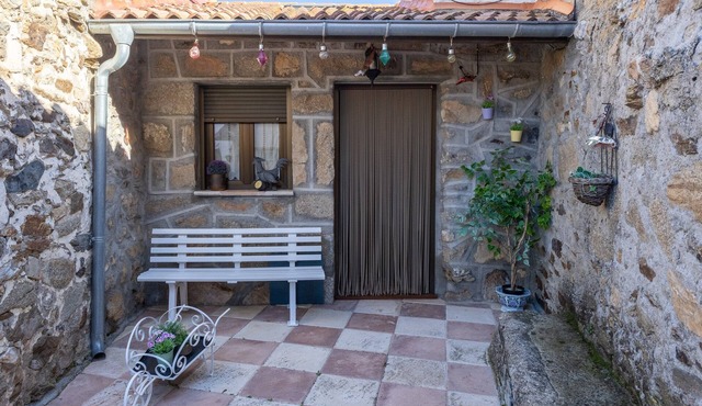 Siesta y Brisca Country House in Ávila with Mountain Views, Terrace and Balcony