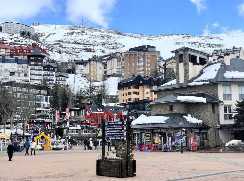 SKI PLAZA SIERRA NEVADA & Zona Baja