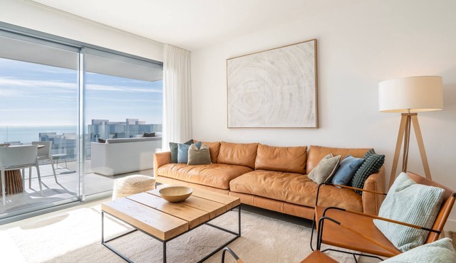 Sophisticated Two Bed Apartment in Pure South with Sea View