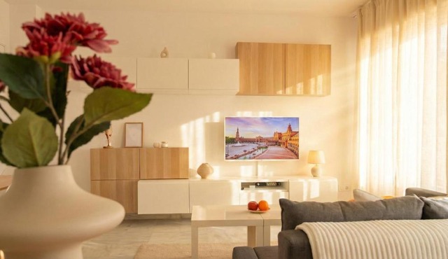 Spacious 2-Bedroom Apartment - Walk to Isla Mágica - AC - Premium Bed