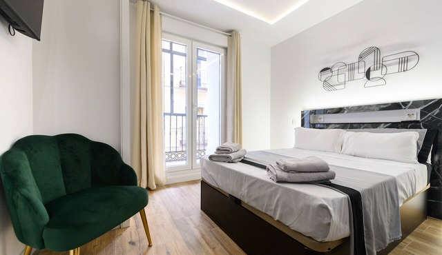 Spacious 2-bedroom flat in the centre of Madrid.