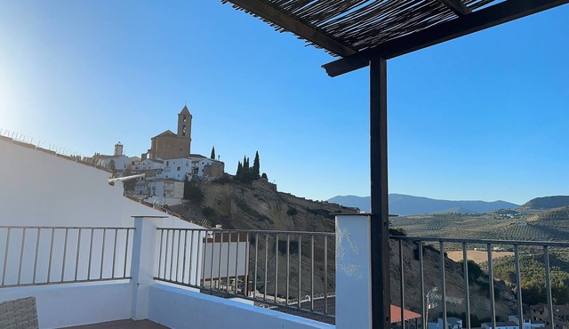 Spacious 5-bedroom home in Iznájar with spectacular views