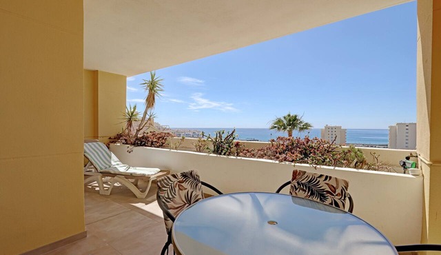 Spacious Holiday Apartment 'Puerto Alto' with Sea Views, Shared Pool & Wi-Fi