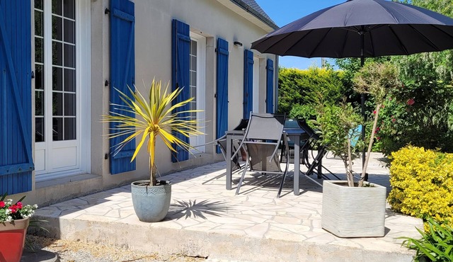 spacious house with large garden and terrace in the Bay of Douarnenez in Plomodiern