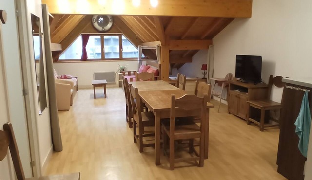 Spacious studio/loft, ideal for families. The charm of exposed beams and wood. in Ustou