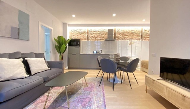 Stay in Madrid for 5 guests