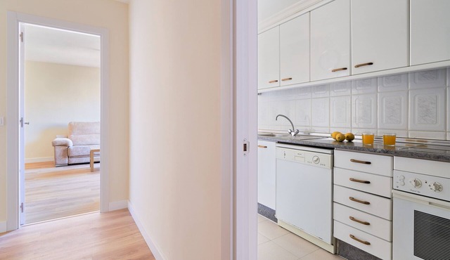 Steps to the Beach: Spacious Apartment in Málaga