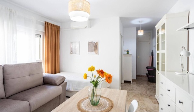 Studio 'San Felipe Neri Free Parking' with Sea View, Wi-Fi, and Air Conditioning