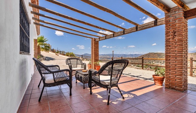 Stunnig Family friendly Private Villa with Amazing views & Large Pool